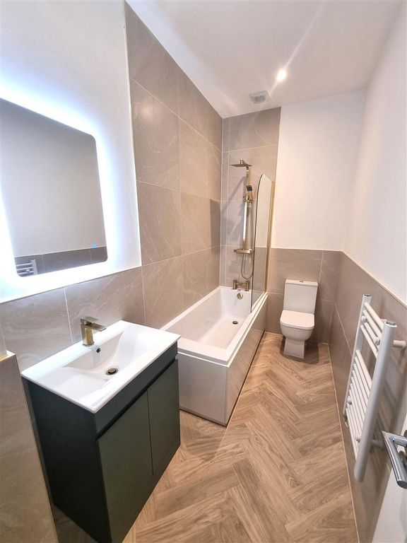 Property photo 3 of 11 Bathroom