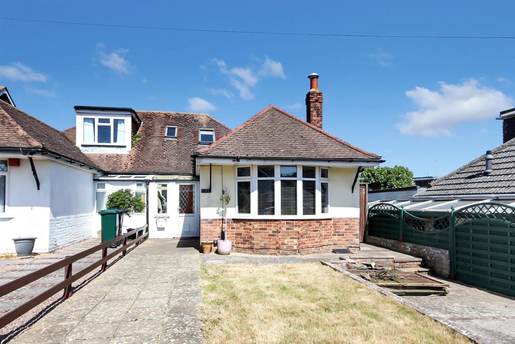 Property photo 1 of 11 Front