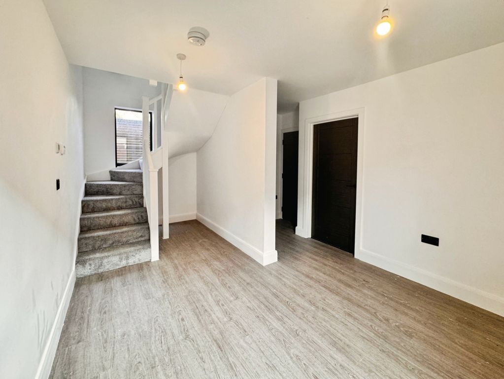 Property photo 3 of 24 Entrance