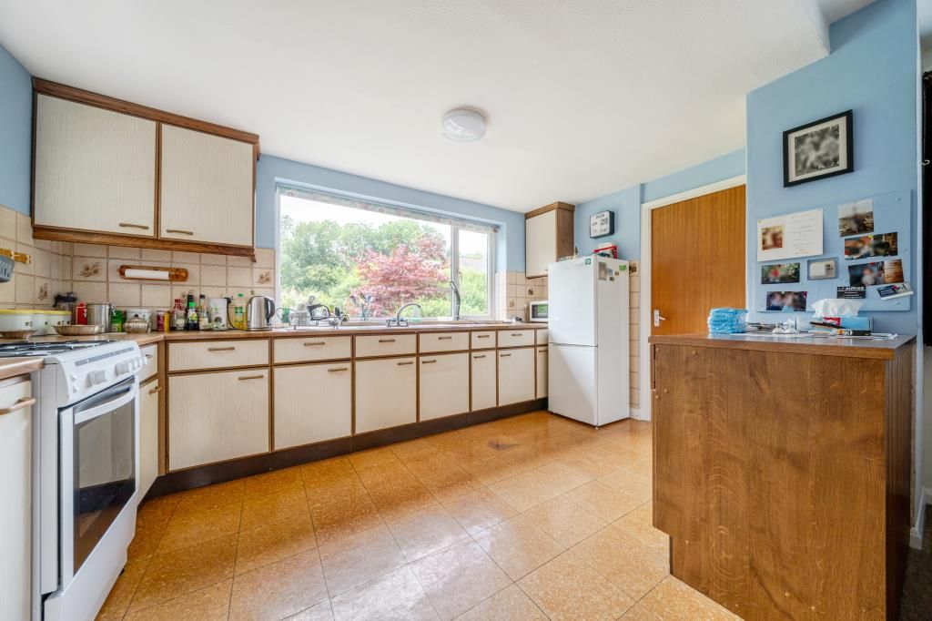 Property photo 3 of 20 Kitchen