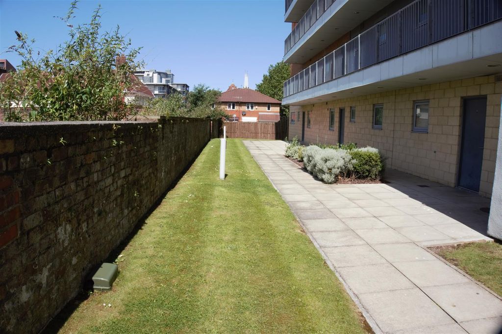 Property photo 2 of 8 External