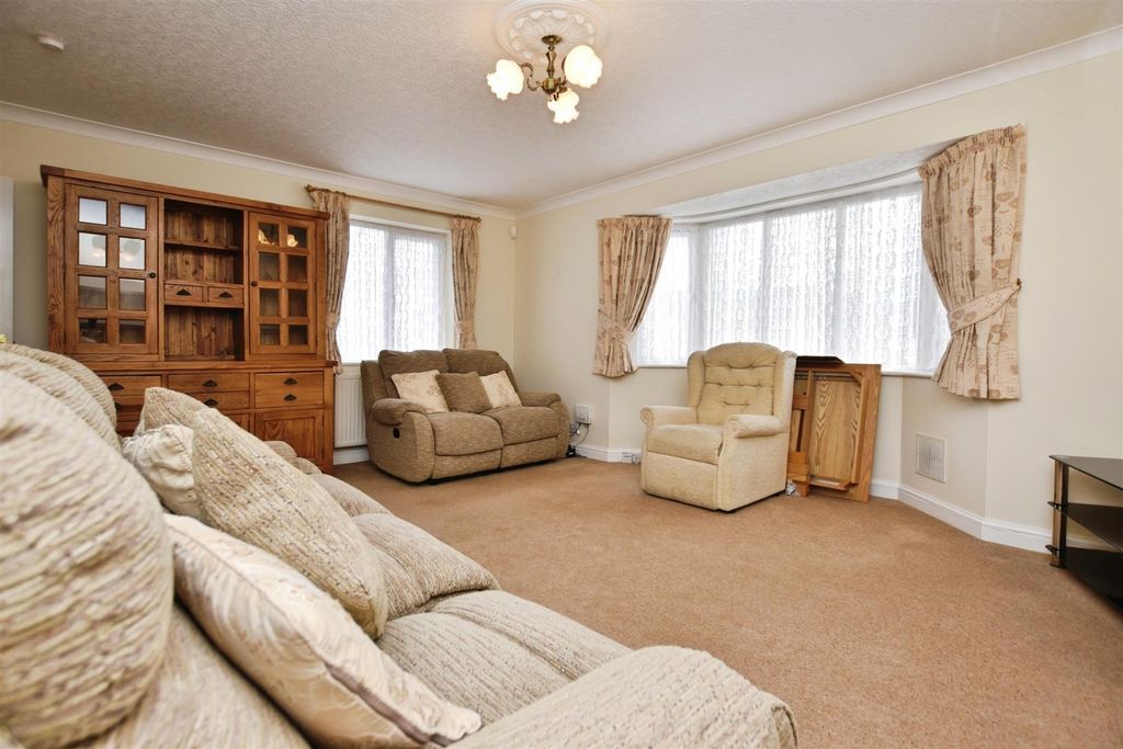 Property photo 3 of 19 Aa36306F-Lounge 20Bb.Jpg