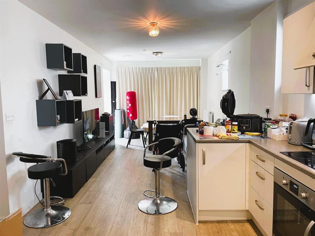 Property photo 2 of 10