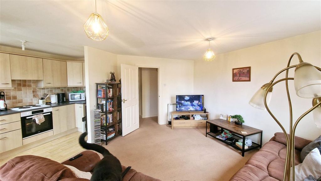 Property photo 3 of 8 Lounge