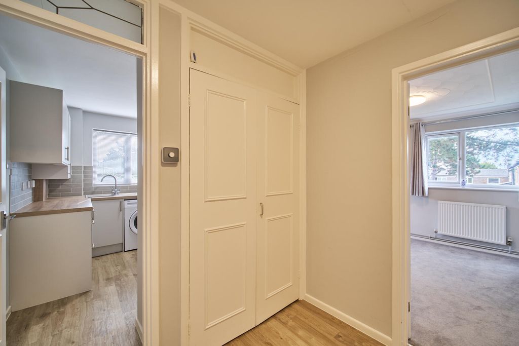 Property photo 3 of 14 Hallway
