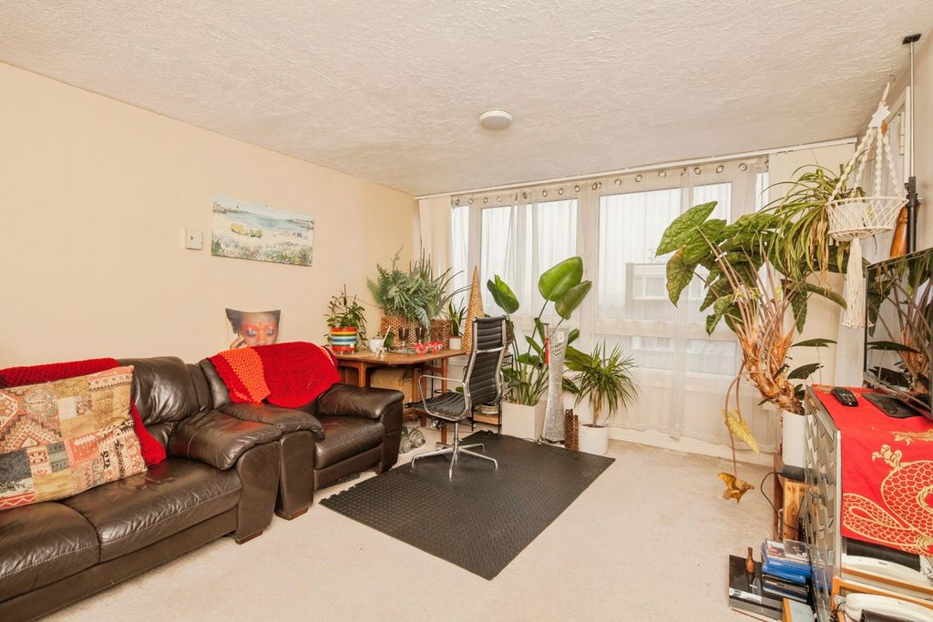 Property photo 2 of 9 Photo