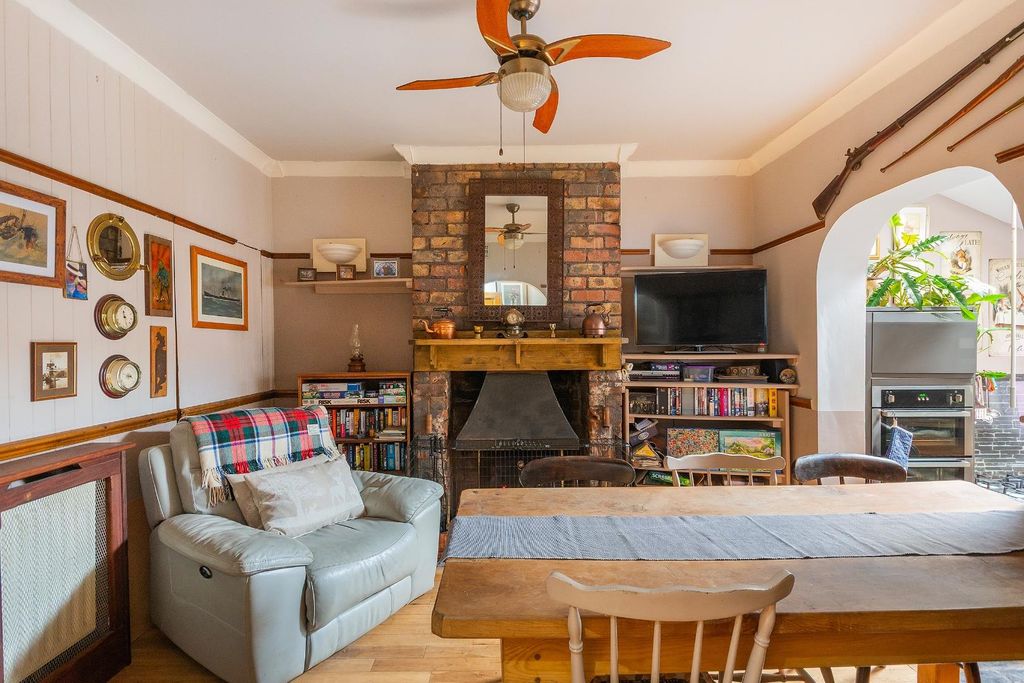 Property photo 1 of 46 0W1Sse - Dining Room B.Jpg