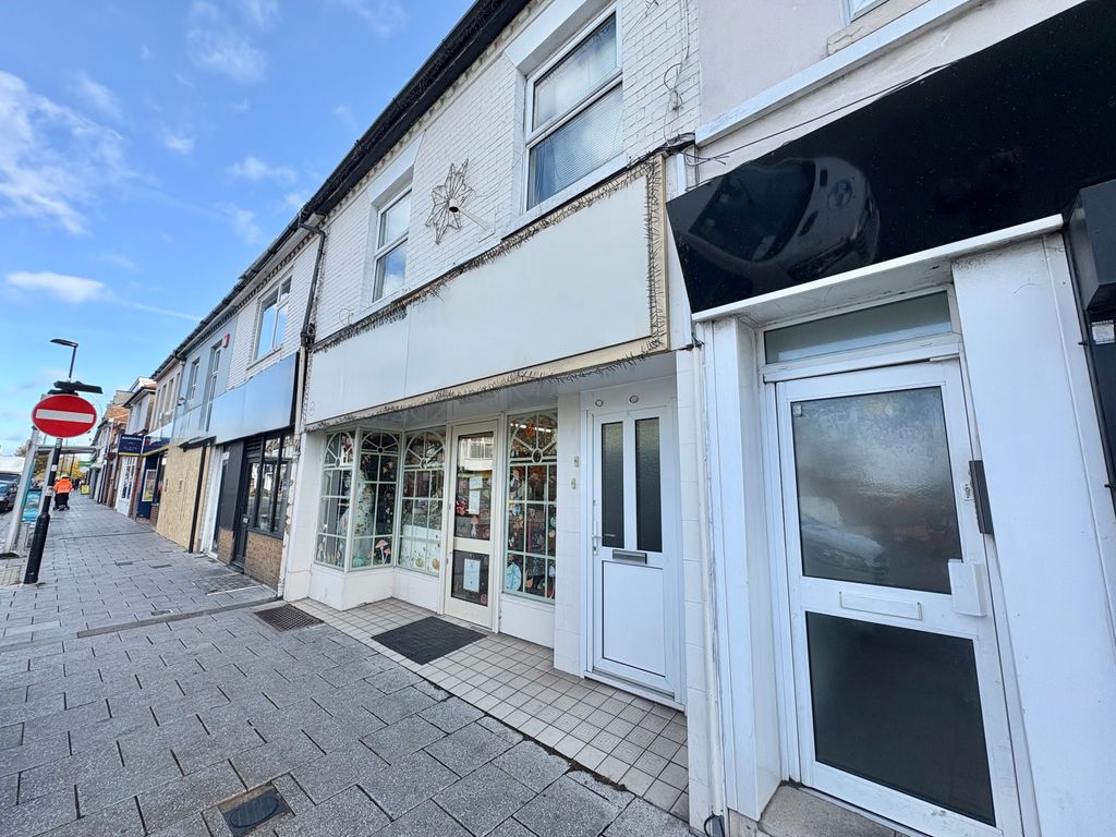 Property photo 1 of 8 External