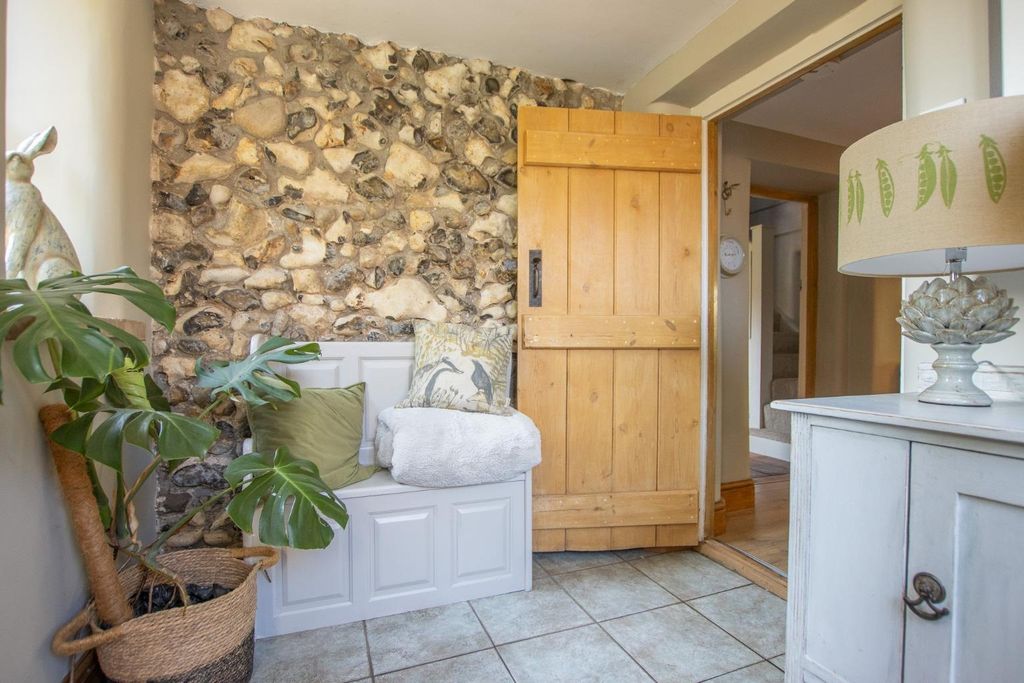 Property photo 3 of 25 3563996