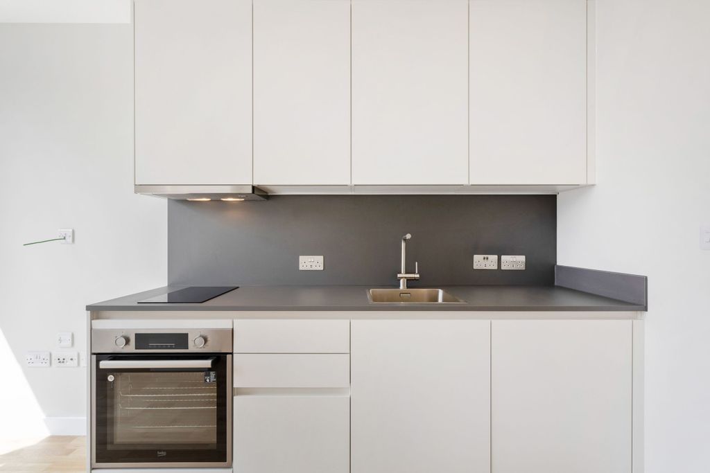 Property photo 2 of 10 Kitchen