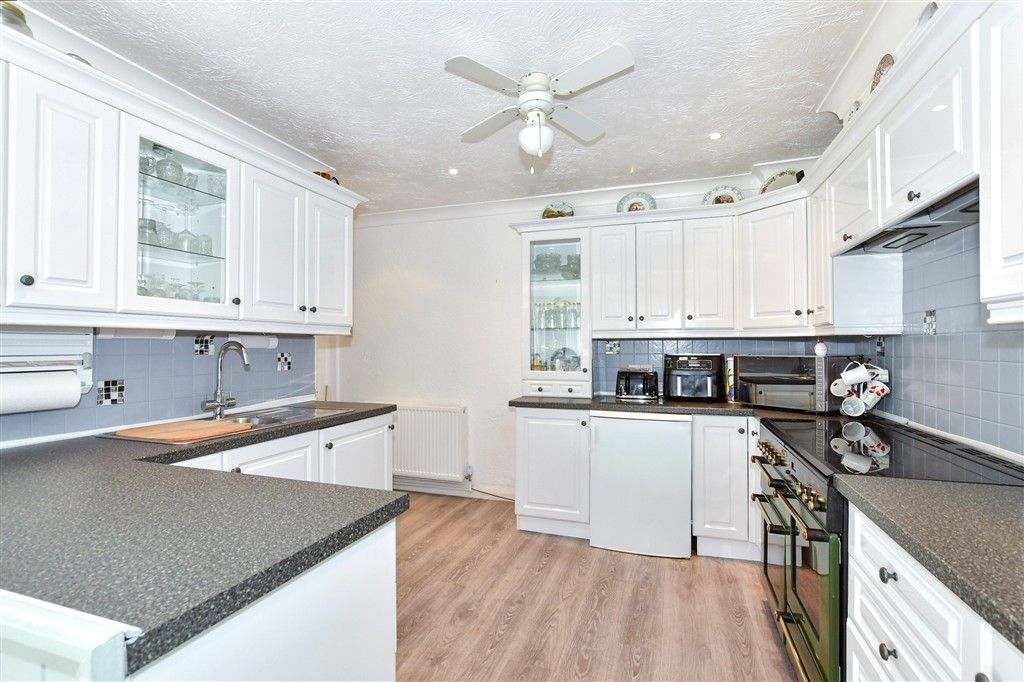 Property photo 2 of 9 Kitchen