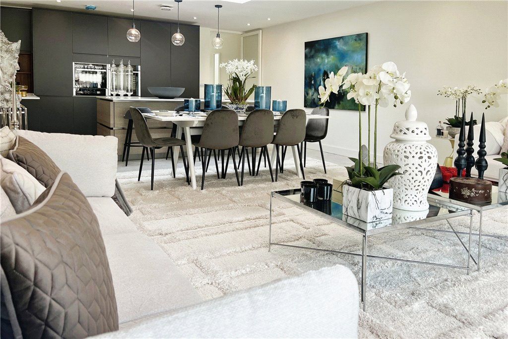 Property photo 3 of 10 Living/Dining