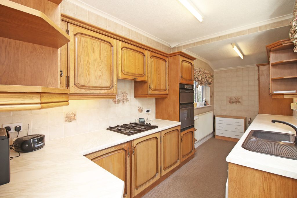 Property photo 3 of 28