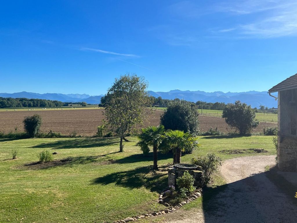 Property photo 2 of 29