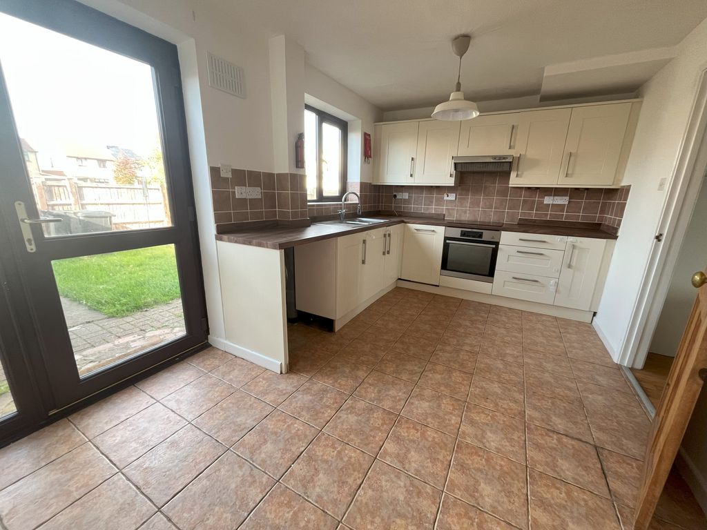 Property photo 2 of 8 Kitchen
