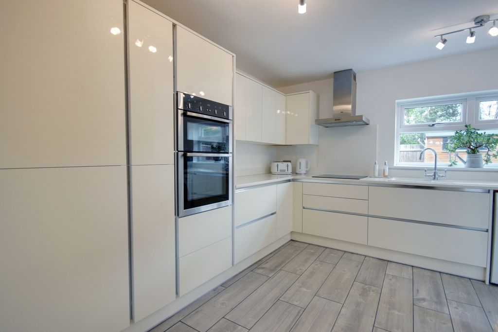 Property photo 2 of 19 1 Kit Din A