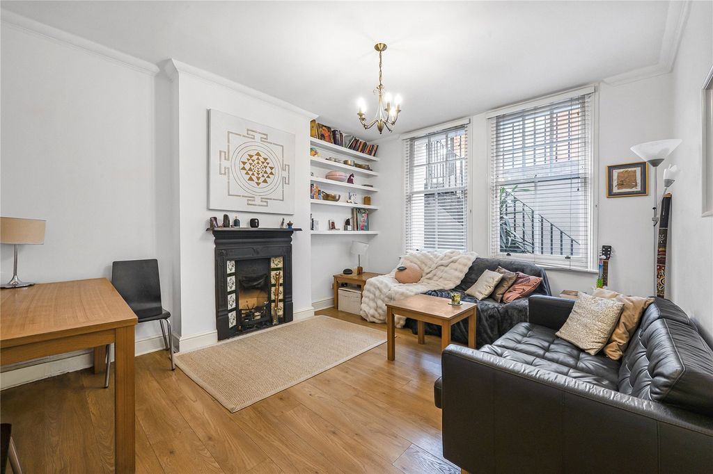Property photo 1 of 10 Living Room
