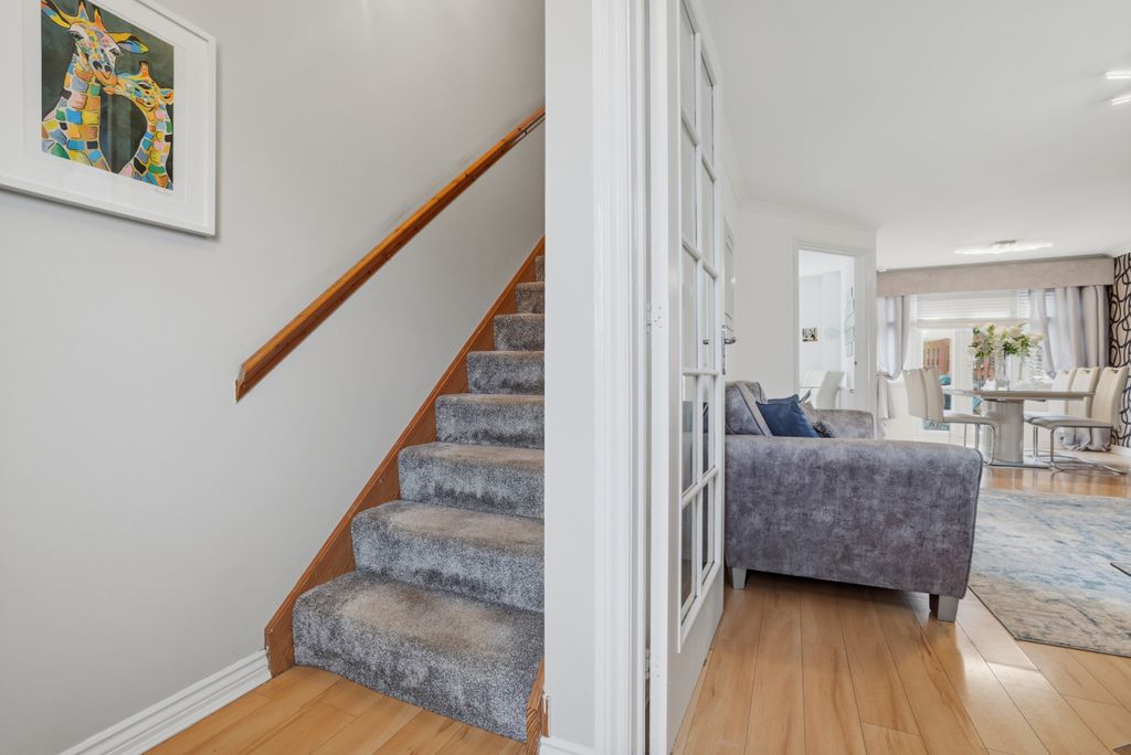 Property photo 2 of 43