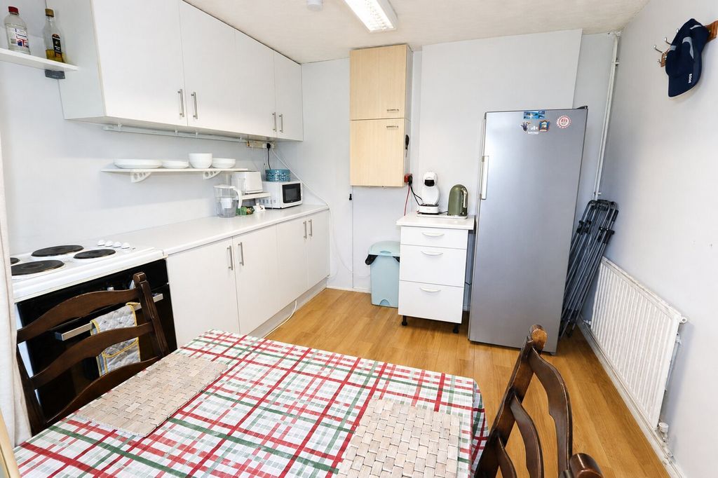 Property photo 3 of 20