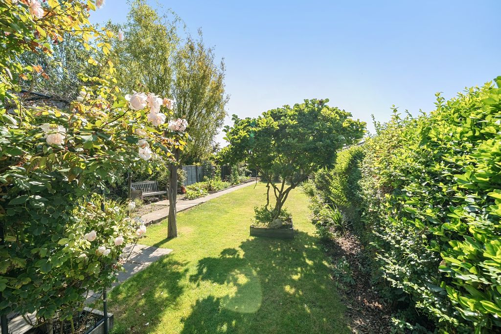 Property photo 3 of 20 1327915-31-6899d97F8c69E-Arw-1