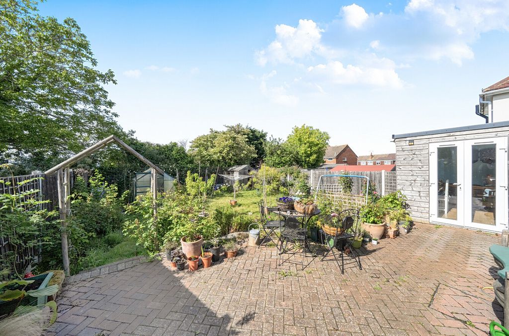 Property photo 1 of 20 1464571-15-6A0F30...