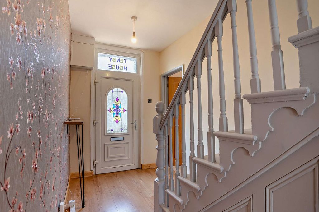 Property photo 2 of 22