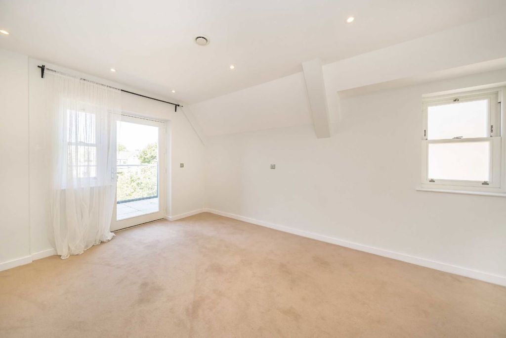 Property photo 2 of 5