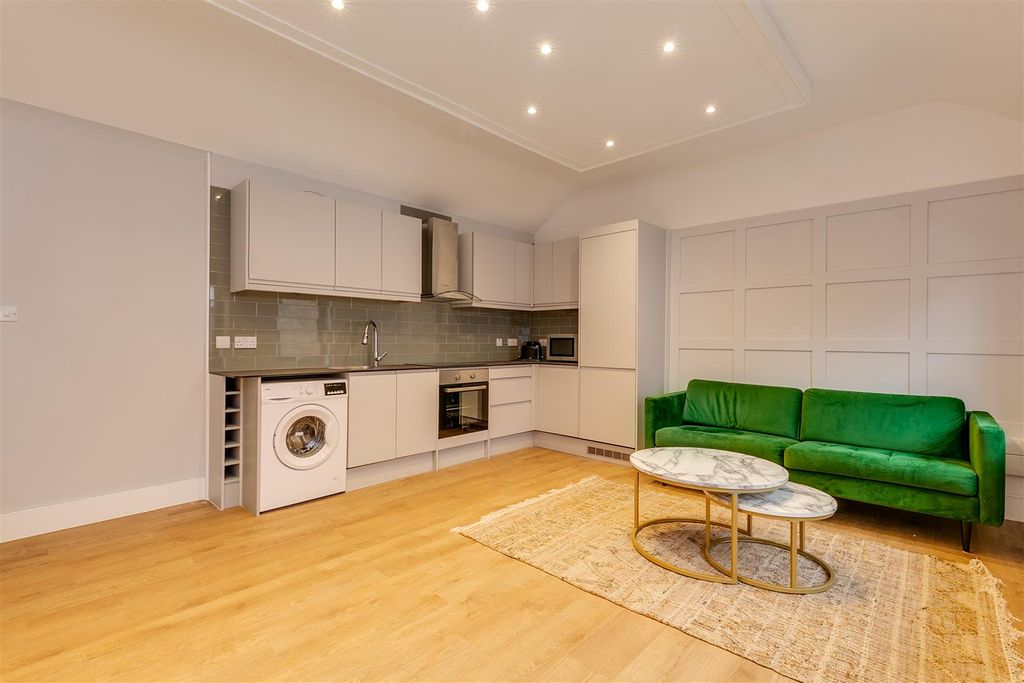 Property photo 2 of 7 9 Devonshire Mews, Tff-5.Jpg