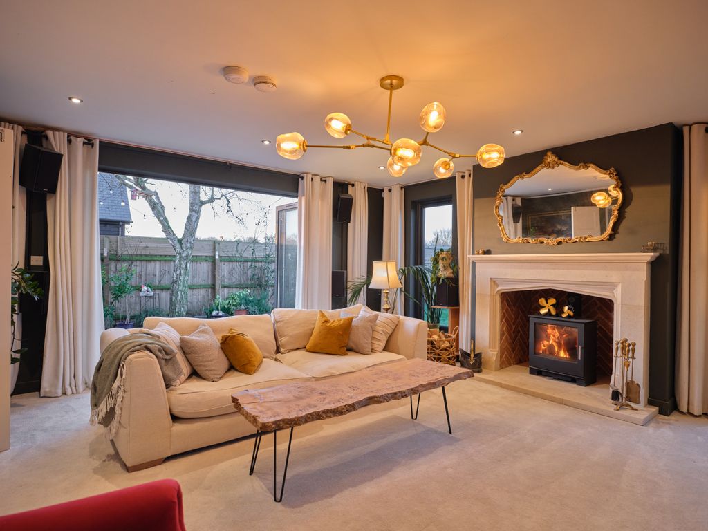 Property photo 2 of 27