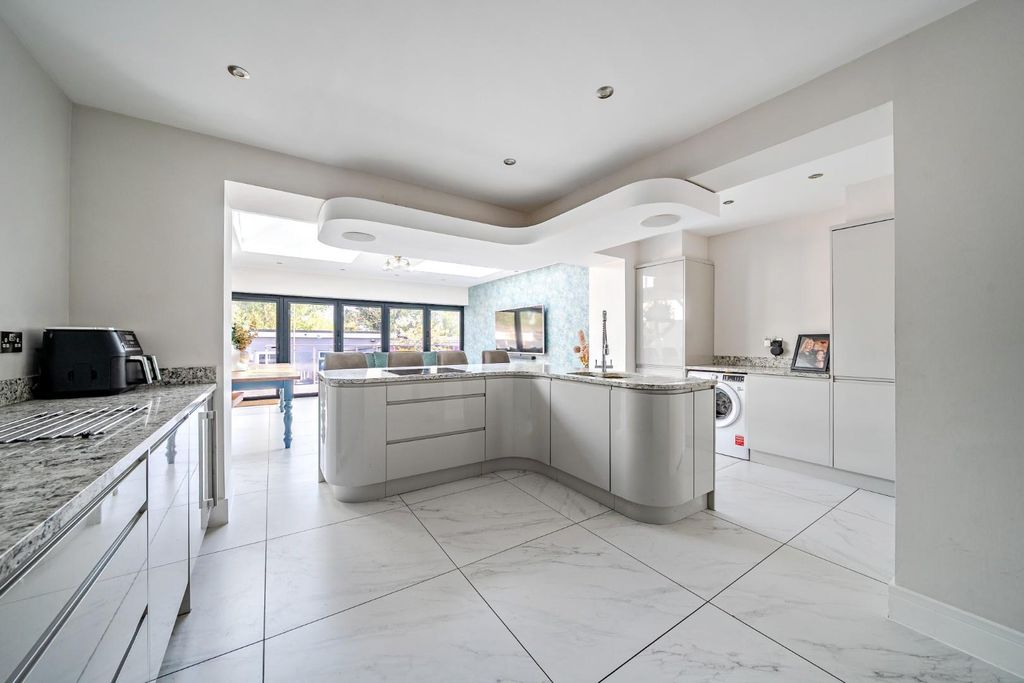 Property photo 2 of 22 1450270-19-69E89c3480d86.Jpg