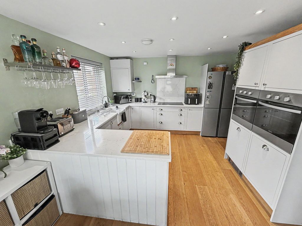 Property photo 2 of 29