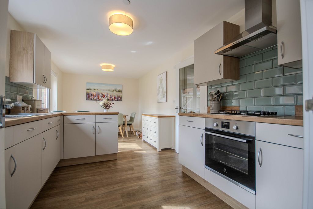 Property photo 2 of 31