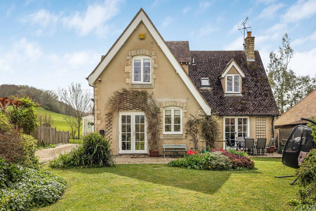 Property photo 2 of 35