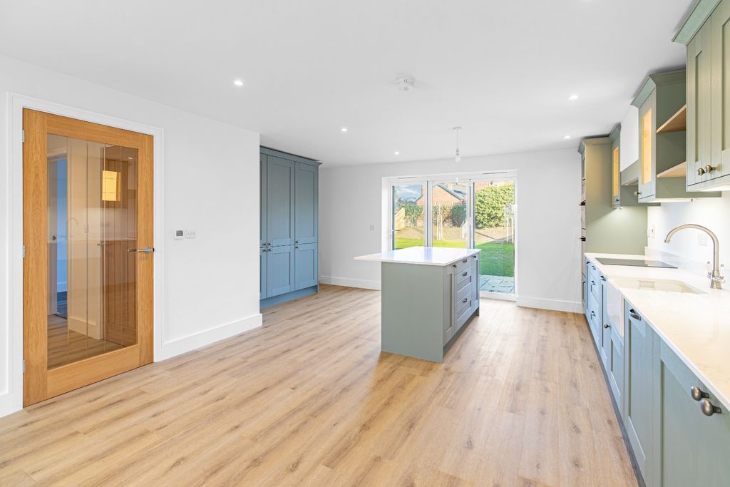 Property photo 3 of 26 4774084