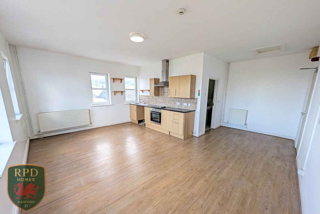 Property photo 2 of 8 Kitchen