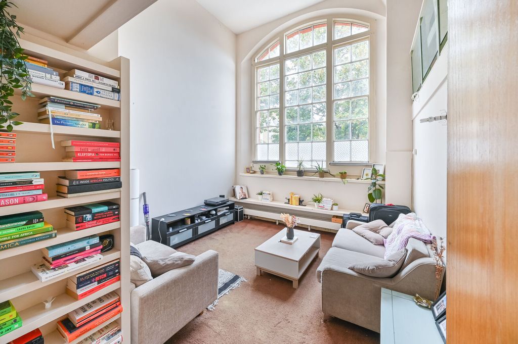 Property photo 1 of 17