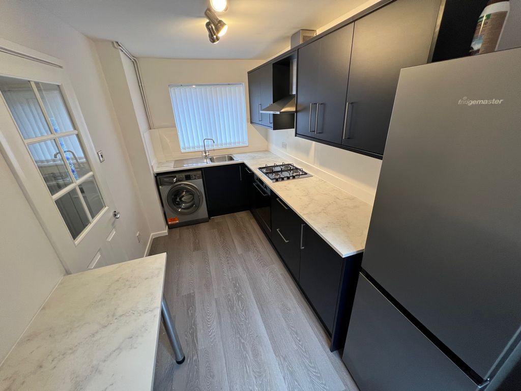 Property photo 3 of 7 Kitchen