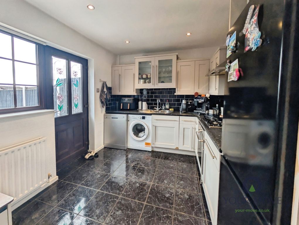 Property photo 3 of 11 Kitchen/Breakfast