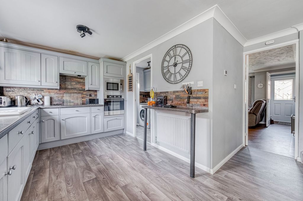 Property photo 2 of 25