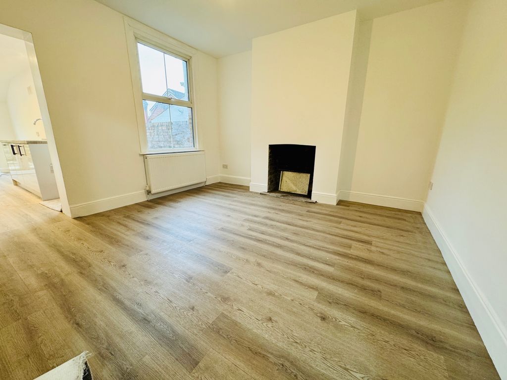 Property photo 3 of 28 Image