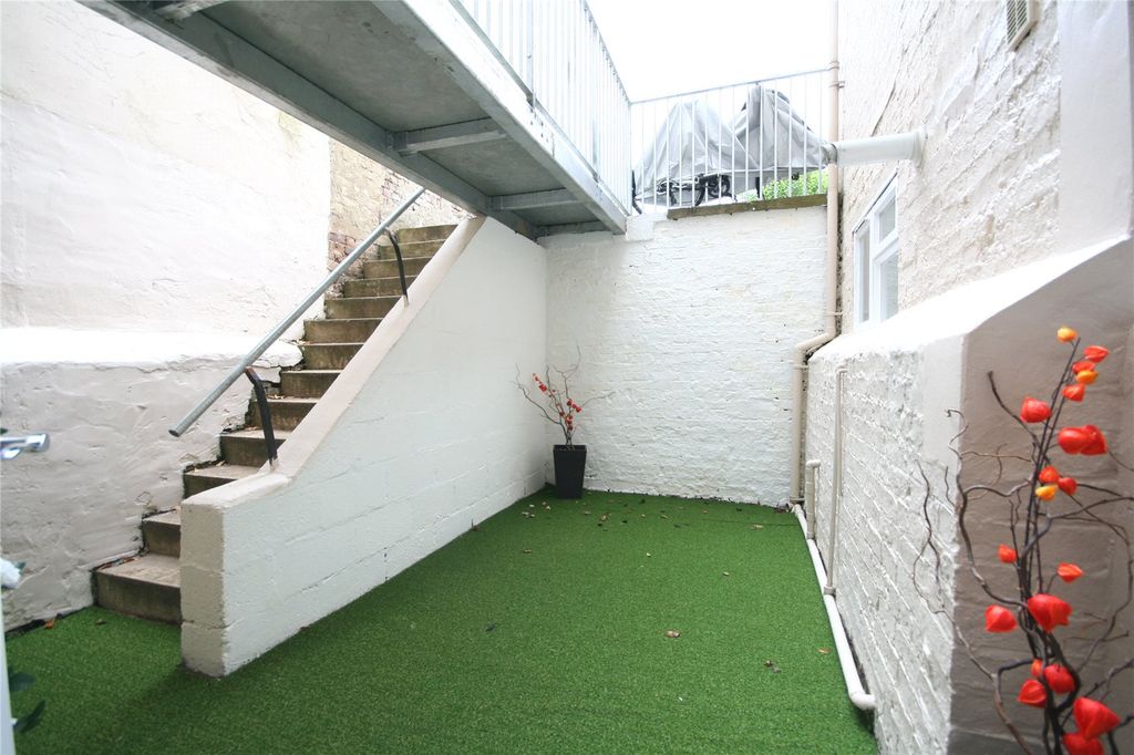 Property photo 2 of 9 Picture No. 08