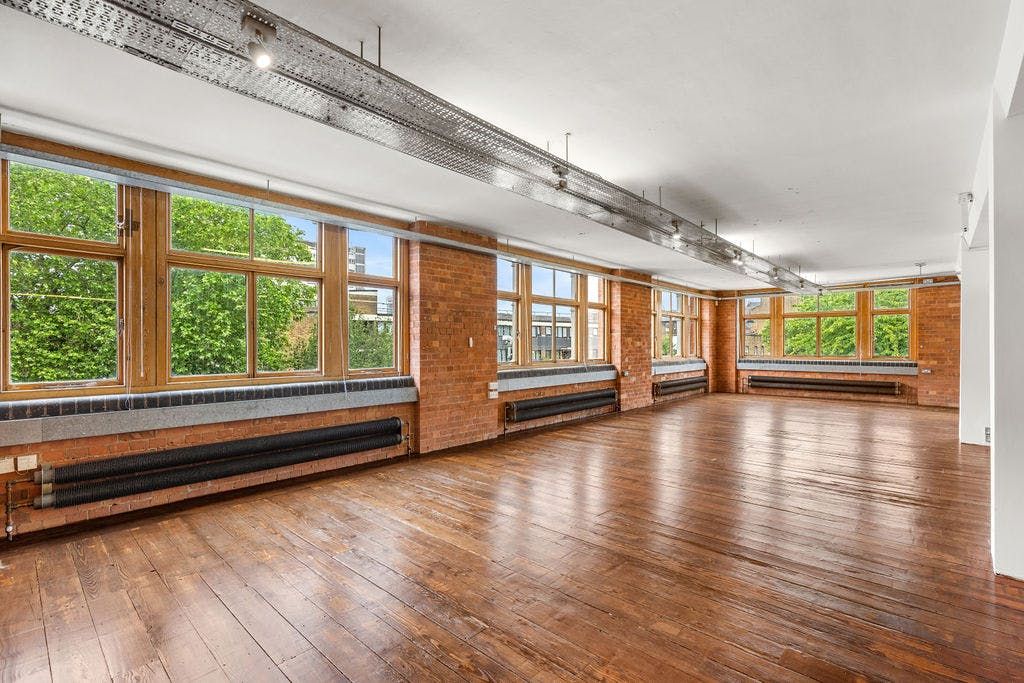 Property photo 3 of 6 Kingslandroad1383.Jpg