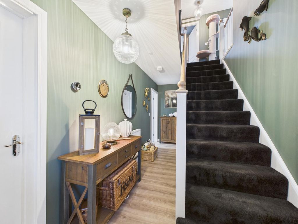 Property photo 2 of 28 Hallway