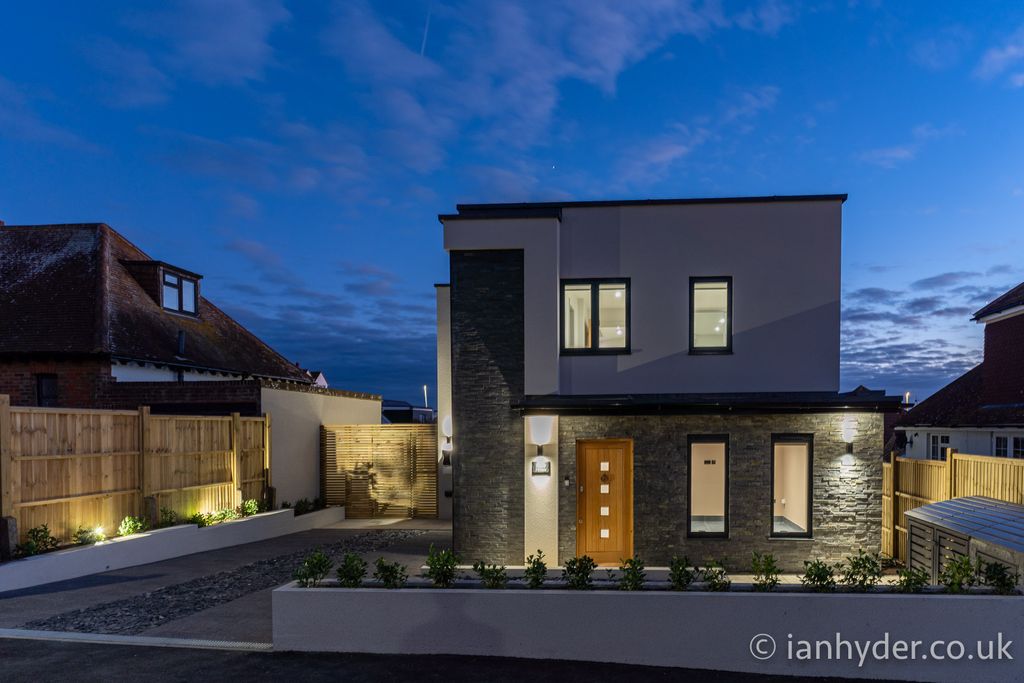 Property photo 2 of 25