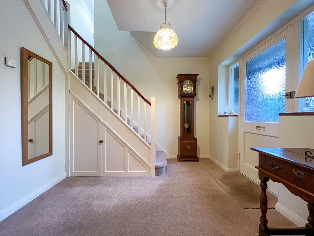 Property photo 2 of 28