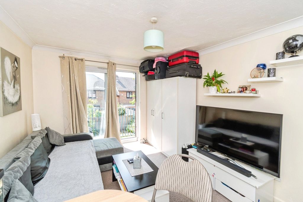 Property photo 3 of 10 Photo