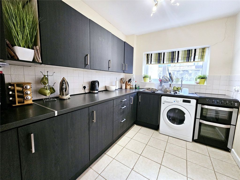 Property photo 2 of 12 Kitchen