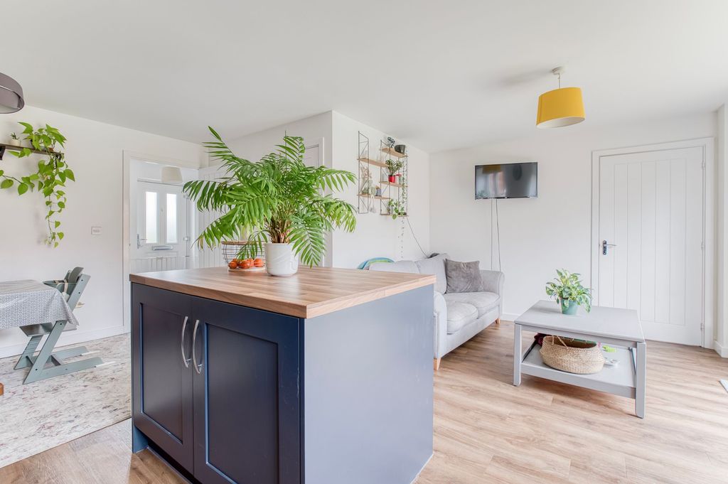 Property photo 3 of 21