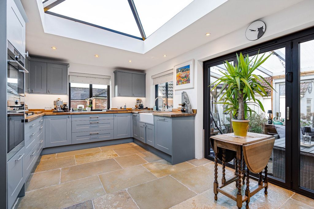 Property photo 3 of 25 Picture No. 06