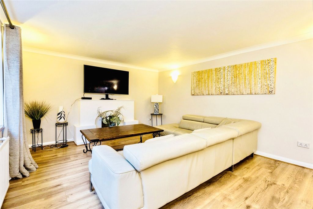 Property photo 3 of 17 Picture No. 21